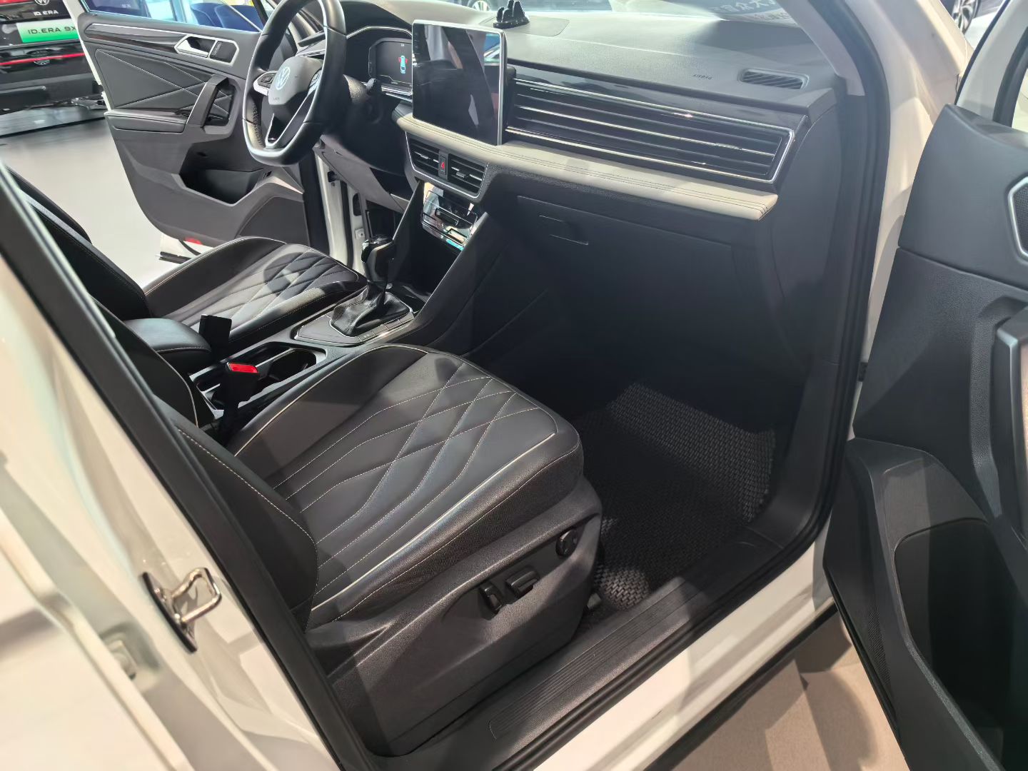 Volkswagen Tiguan L 2024 #4 Volkswagen Tiguan L 2024 car image #4