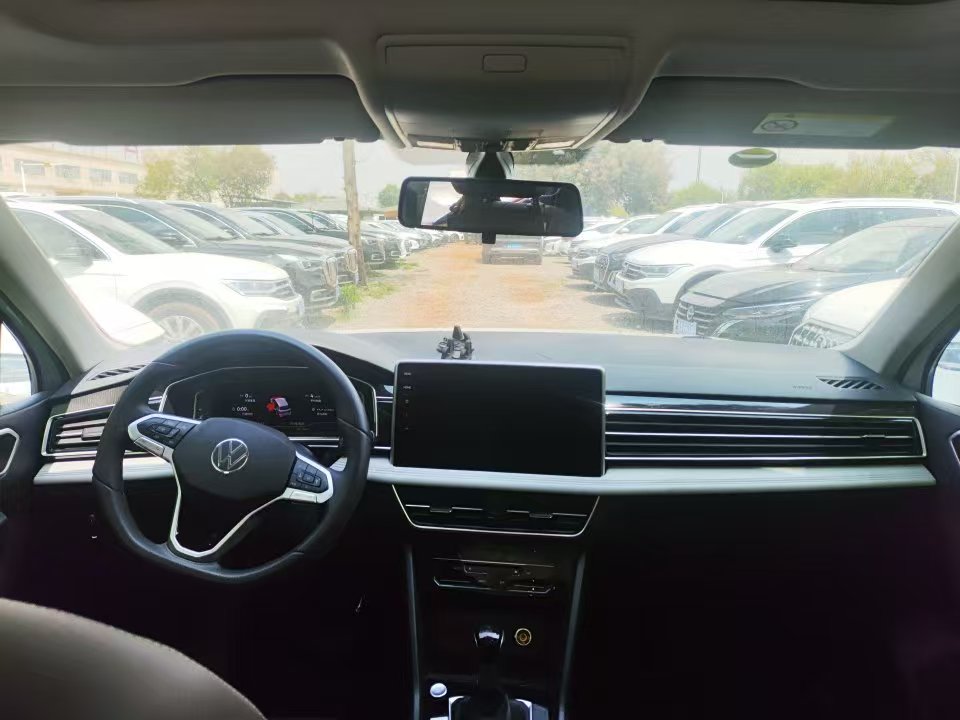 Volkswagen Tiguan L 2024 imagen de coche #2