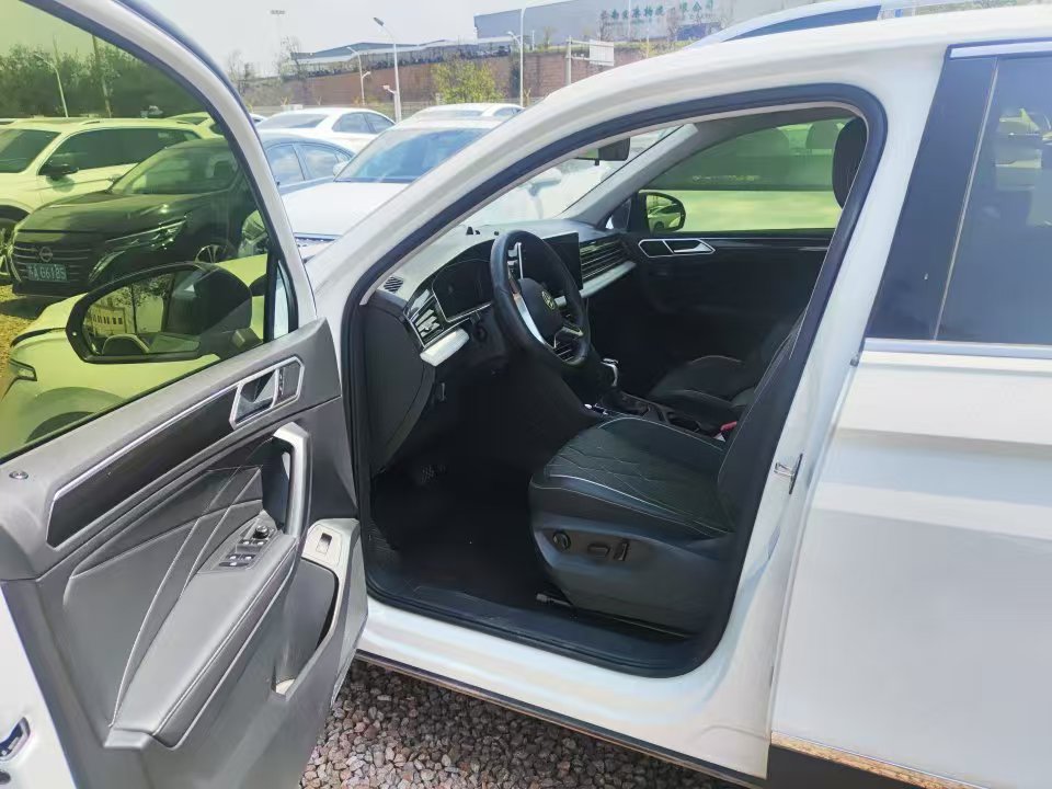 Volkswagen Tiguan L 2024 imagen de coche #4