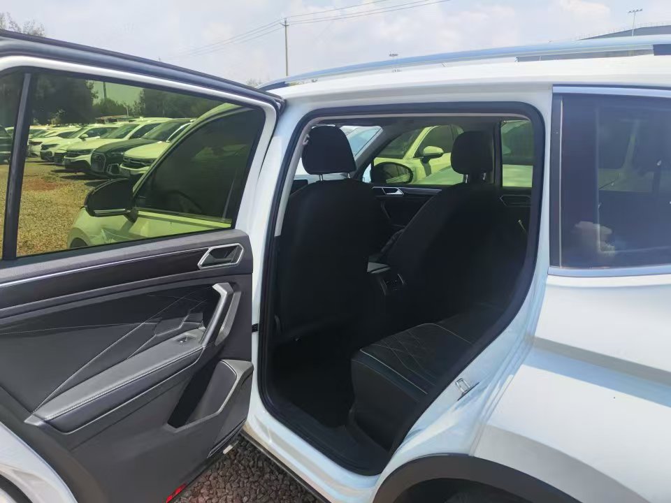 Volkswagen Tiguan L 2024 imagen de coche #10