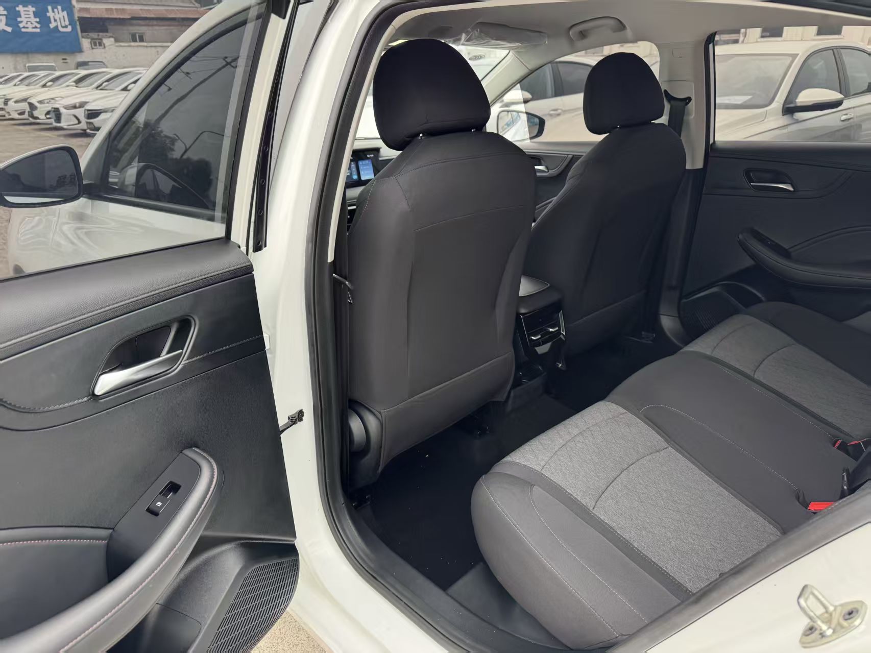 Roewe i5 2025 #2 Roewe i5 2025 imagen de coche #2