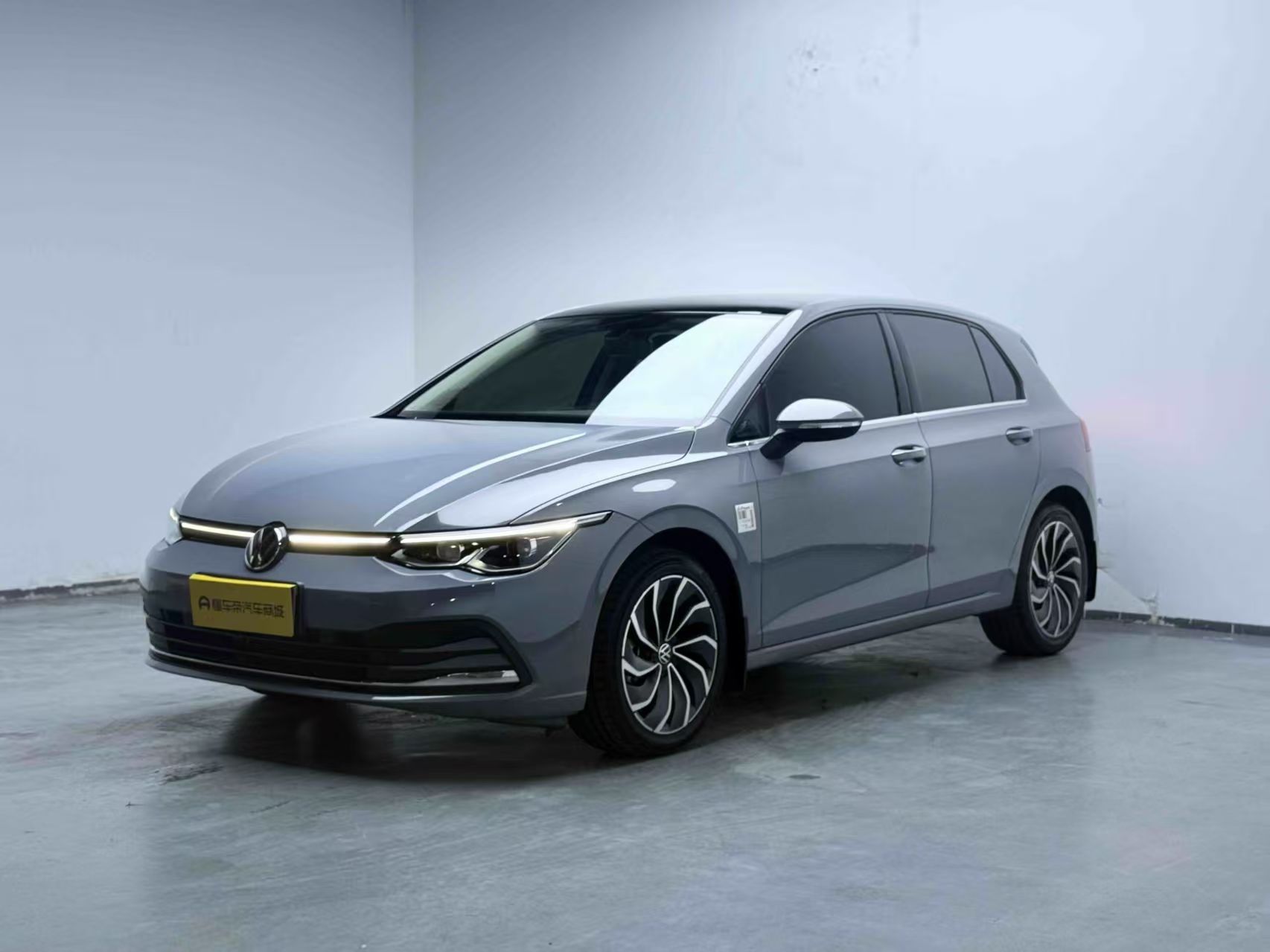 Volkswagen Golf 2023 Volkswagen Golf 2023 صورة سيارة