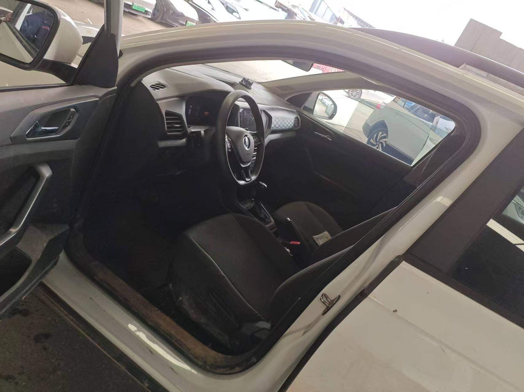 Volkswagen T-Cross 2023 car image #7