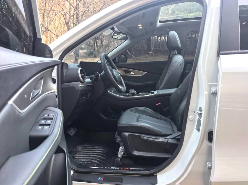 Forthing T5 EVO 2024 car image #3