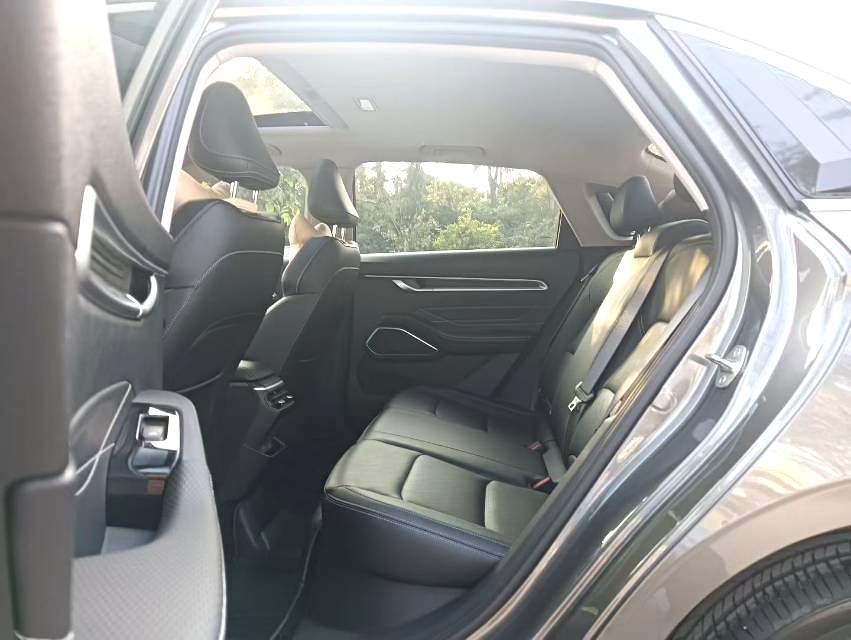 GEELY Emgrand 2023 #4 GEELY Emgrand 2023 car image #4