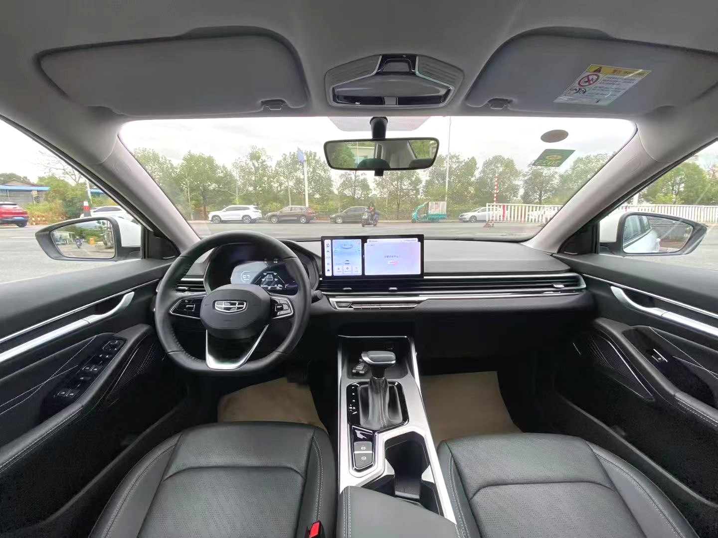 GEELY Emgrand 2023 car image #2