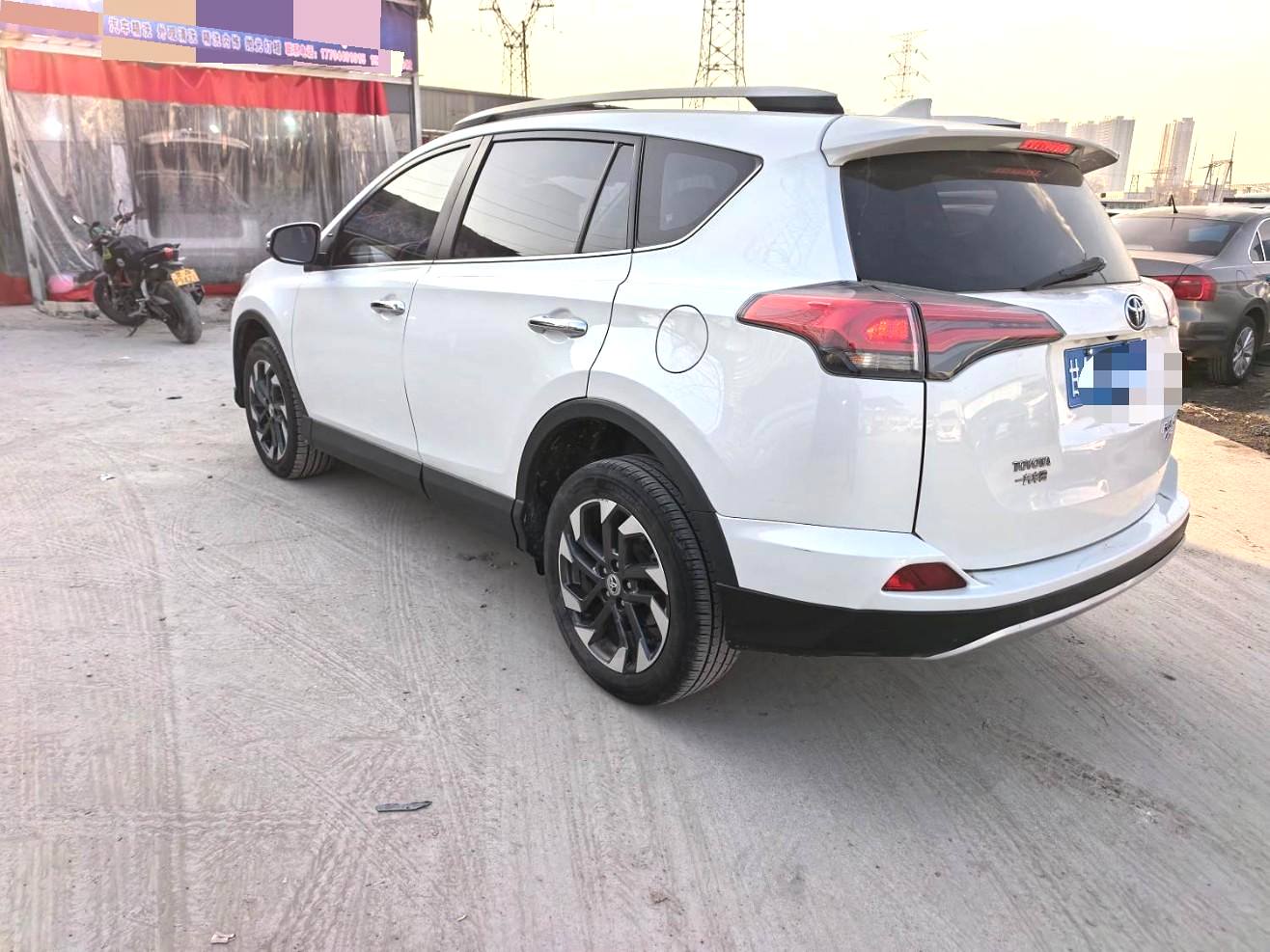 Toyota RAV4 2017 #2 Toyota RAV4 2017 car image #2