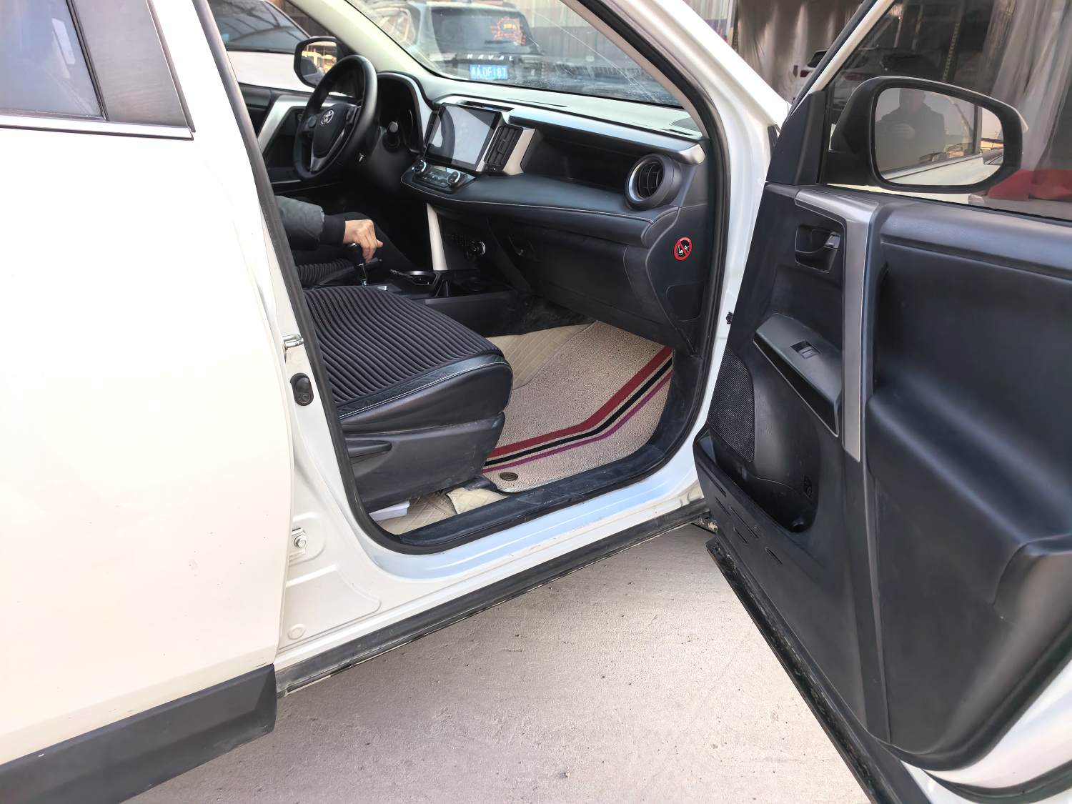 Toyota RAV4 2017 #4 Toyota RAV4 2017 car image #4