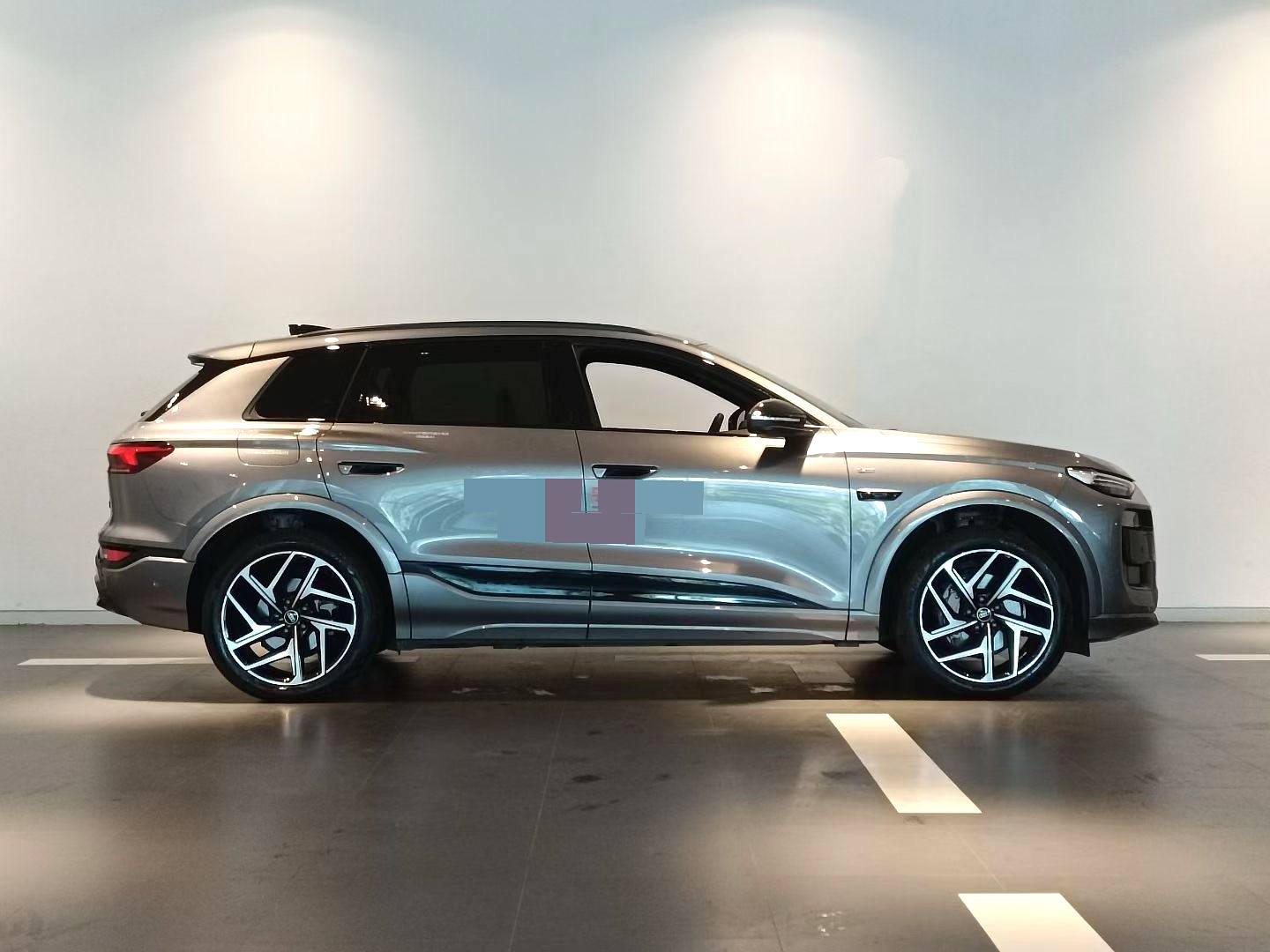 Audi Q6L Sportback e-tron 2025 car image #2