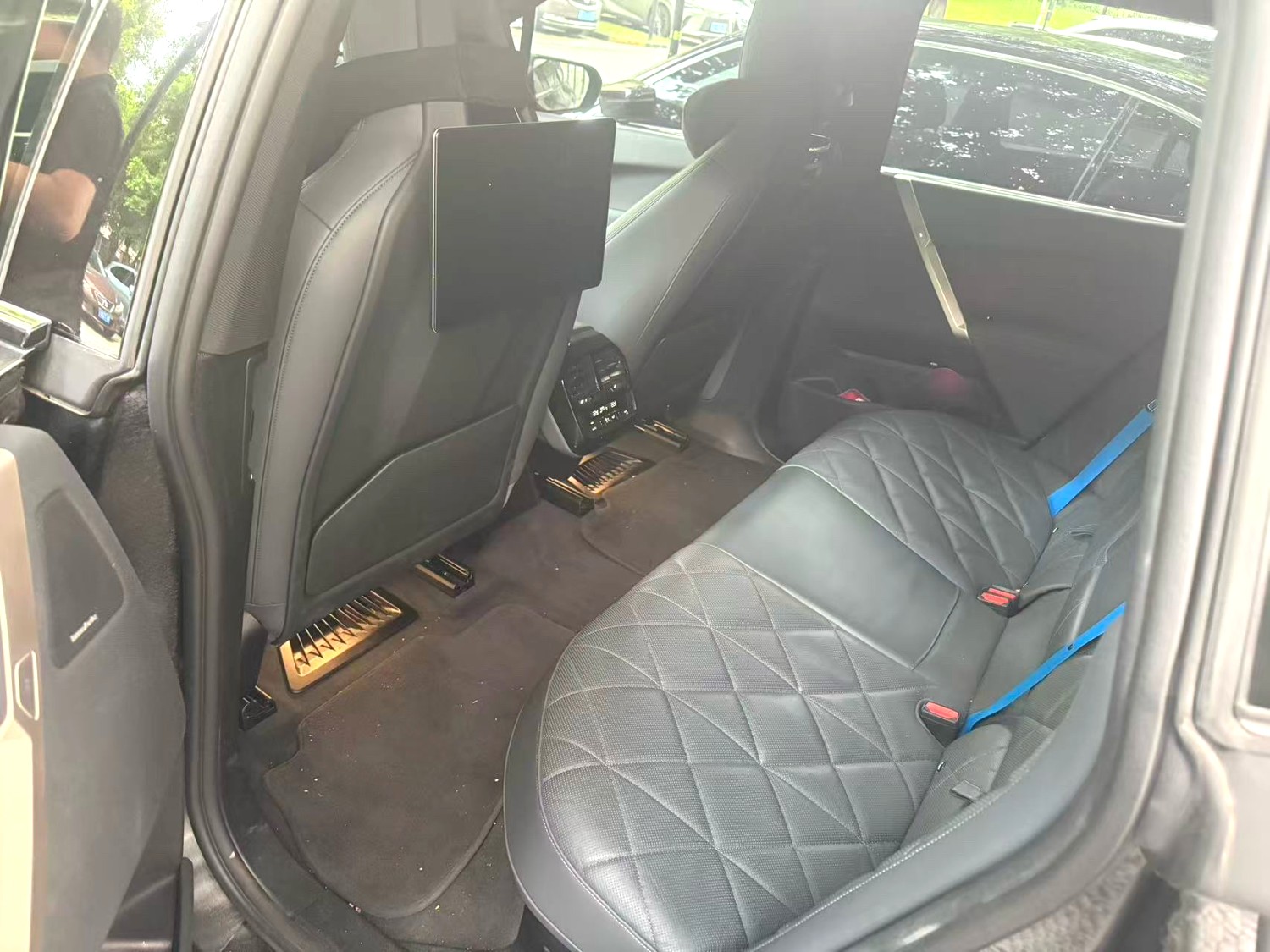 BMW iX 2024 #2 BMW iX 2024 car image #2