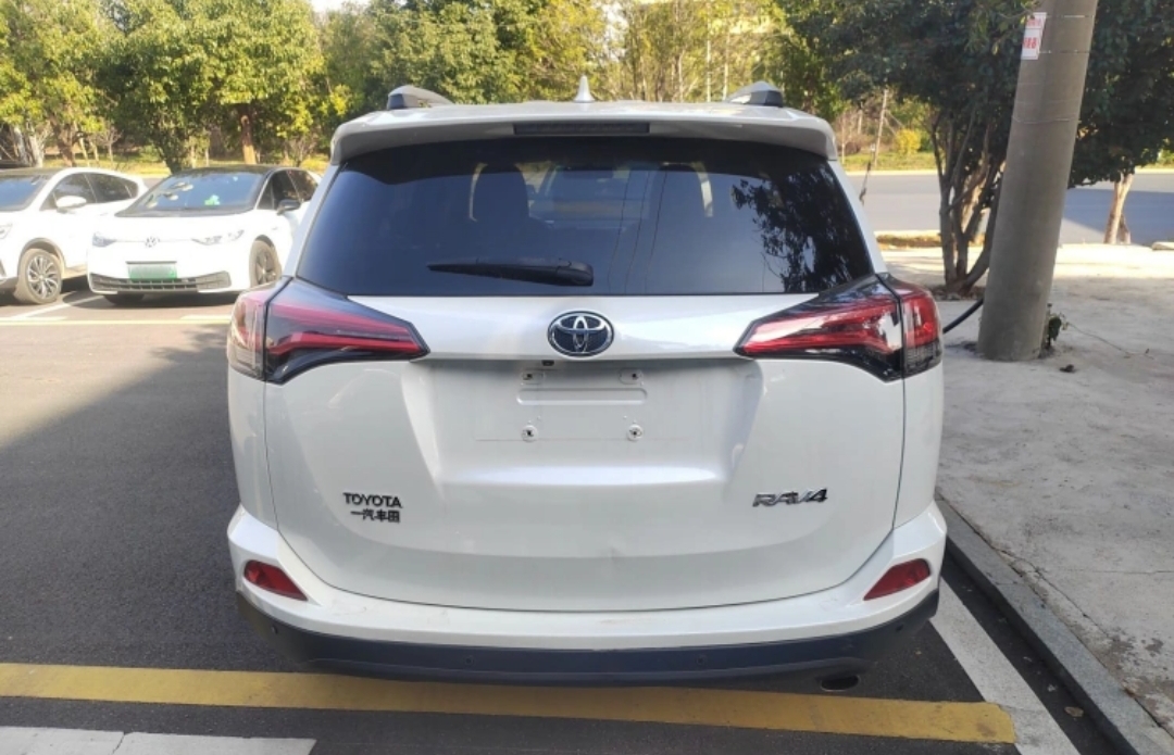 Toyota RAV4 2019 #10 Toyota RAV4 2019 car image #10