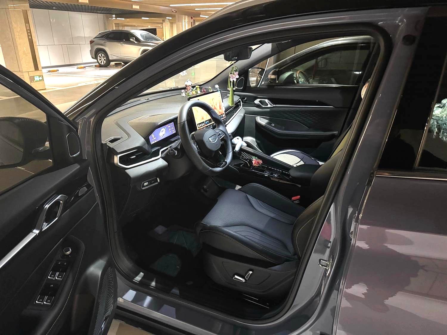 GEELY Coolray 2025 car image #3