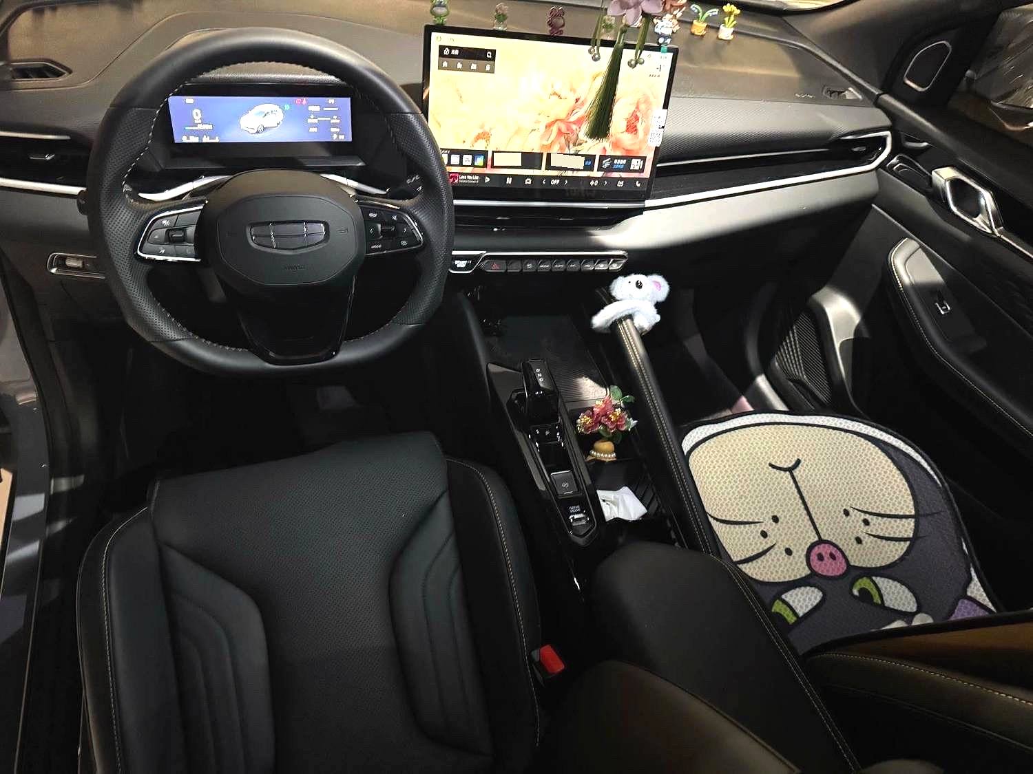 GEELY Coolray 2025 car image #2