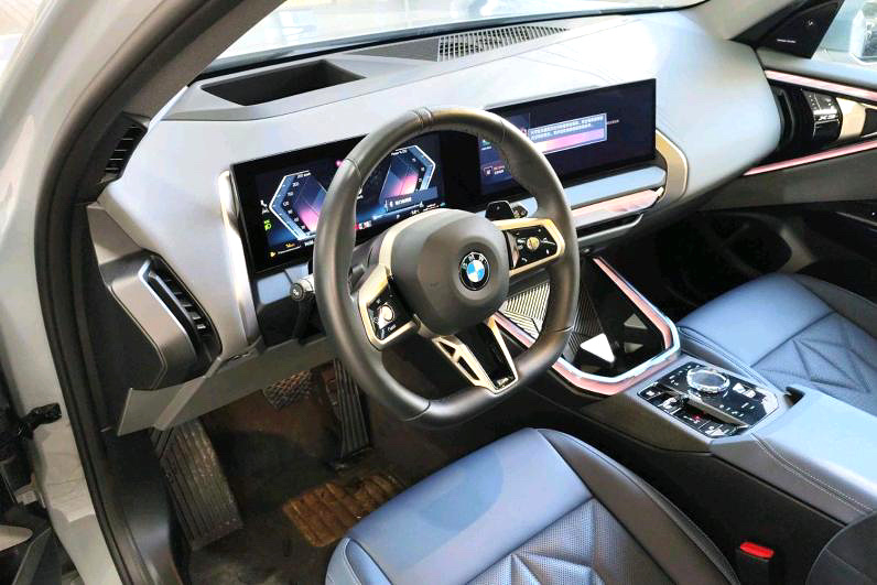 BMW X3 2025 car image #2