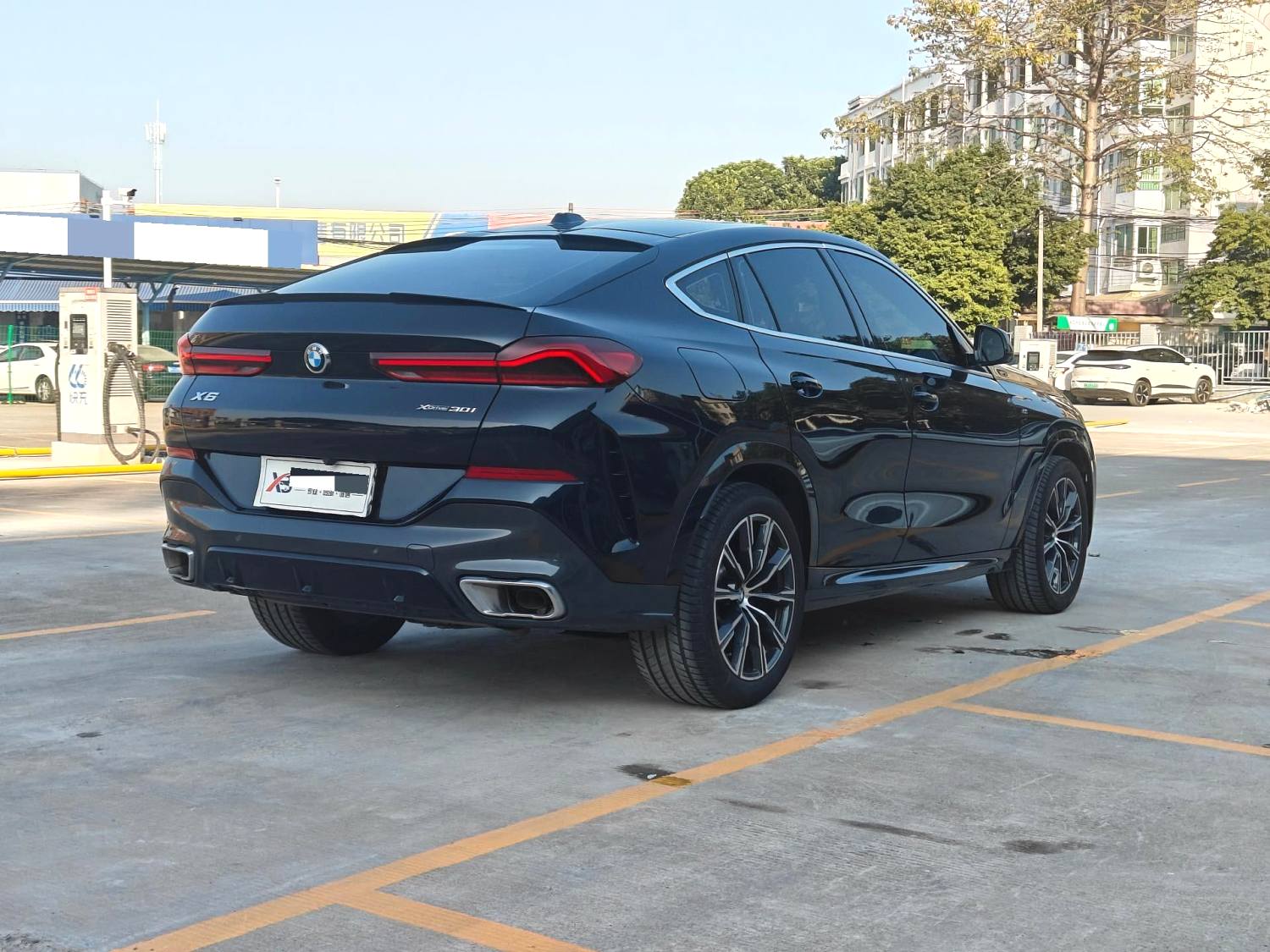 BMW X6 2023 #3 BMW X6 2023 car image #3