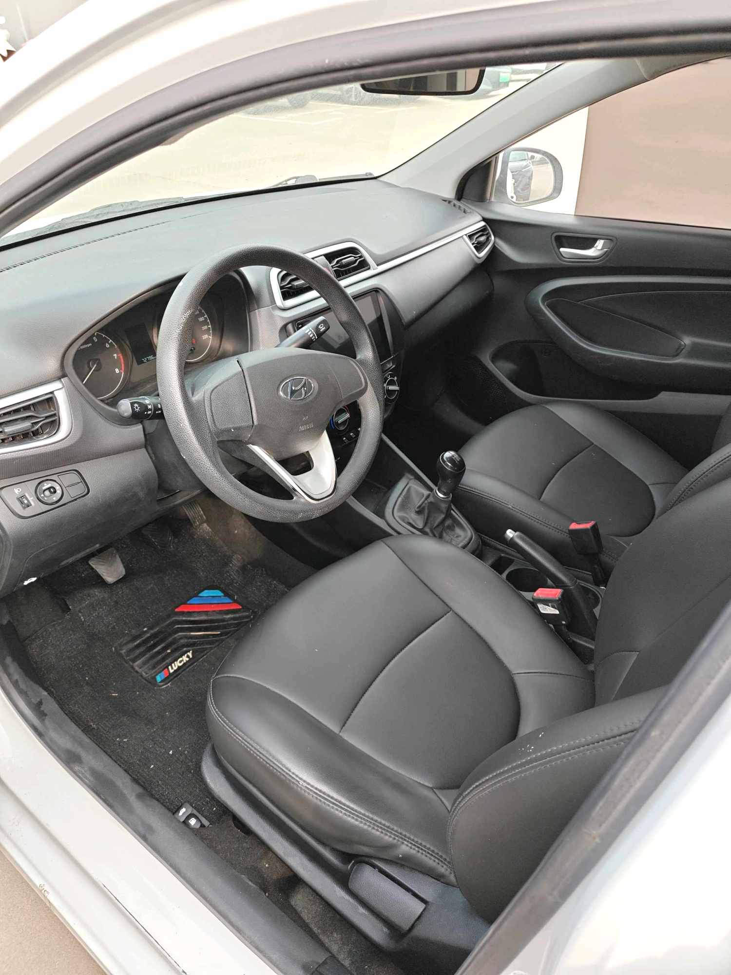 Hyundai Reina 2018 car image #7