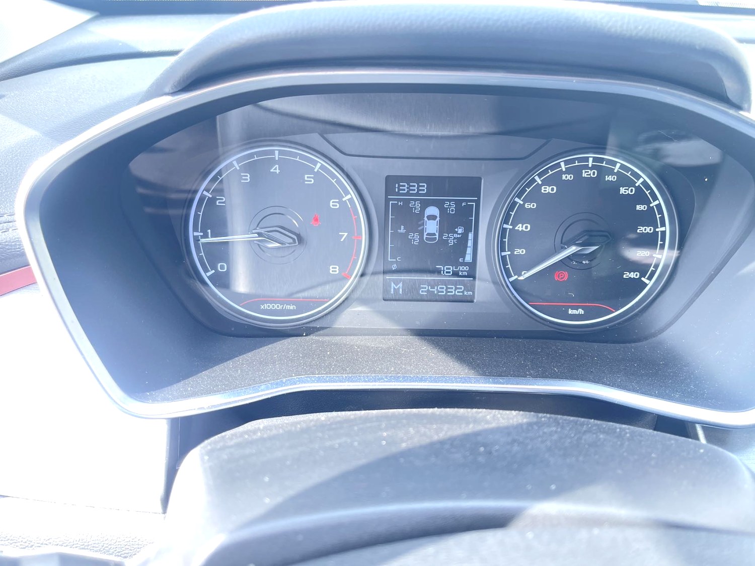 GEELY Coolray 2023 car image #2