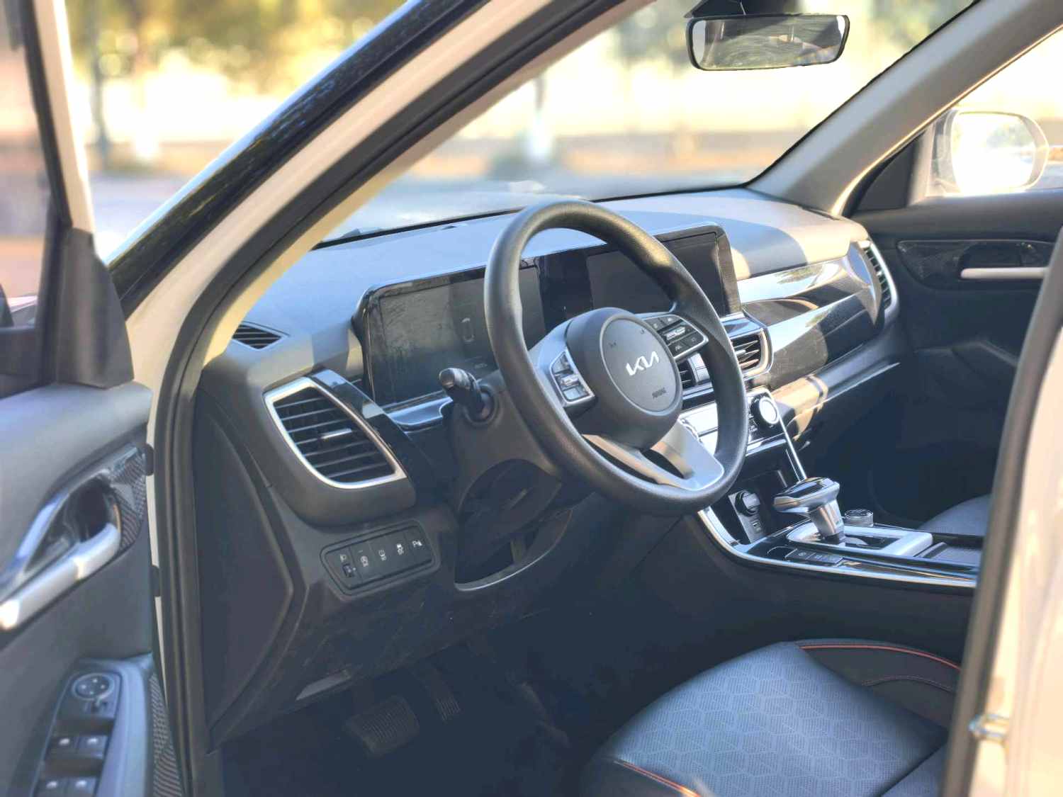 Kia Seltos 2024 imagen de coche #2