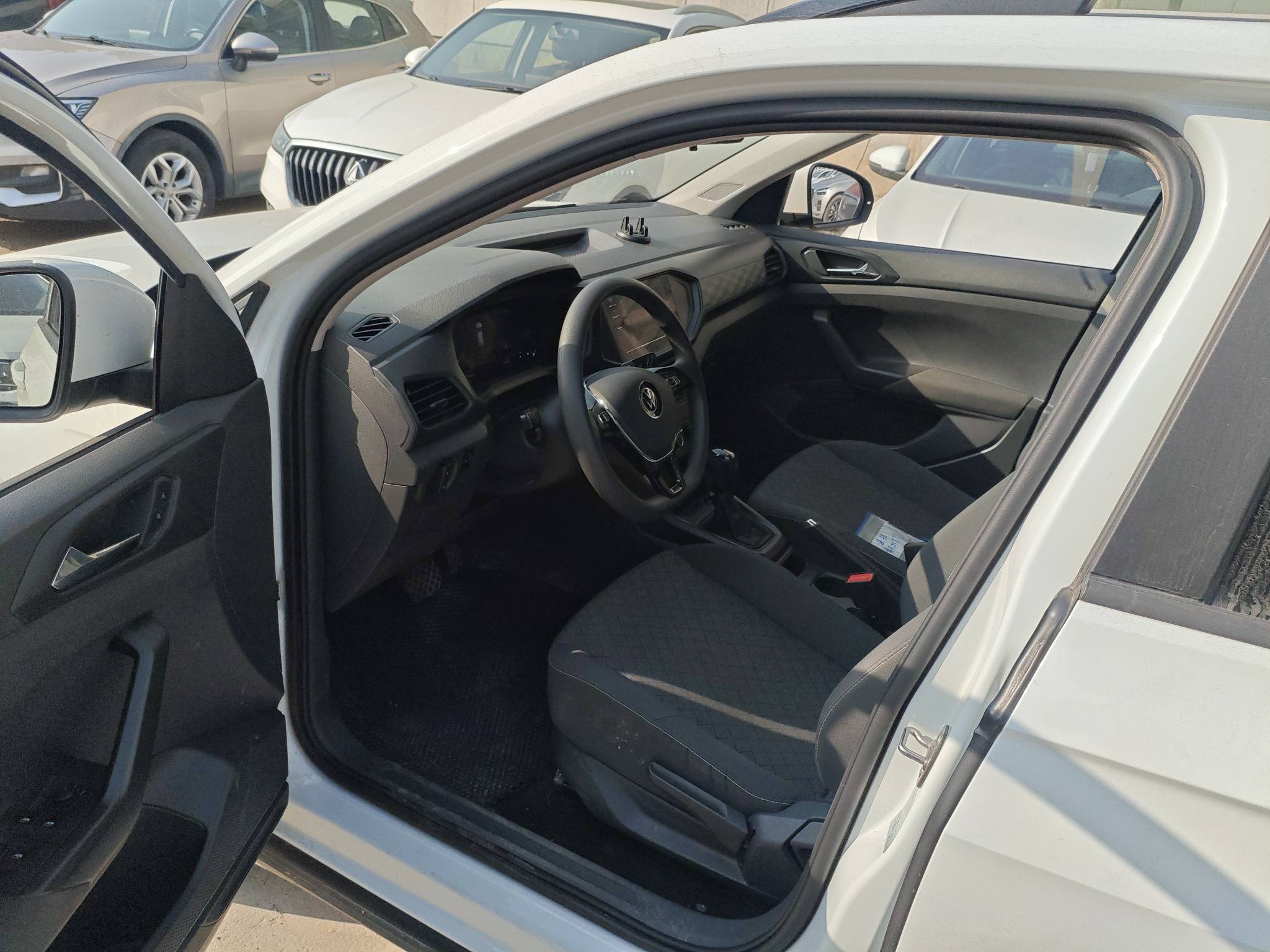 Volkswagen T-Cross 2023 #3 Volkswagen T-Cross 2023 car image #3