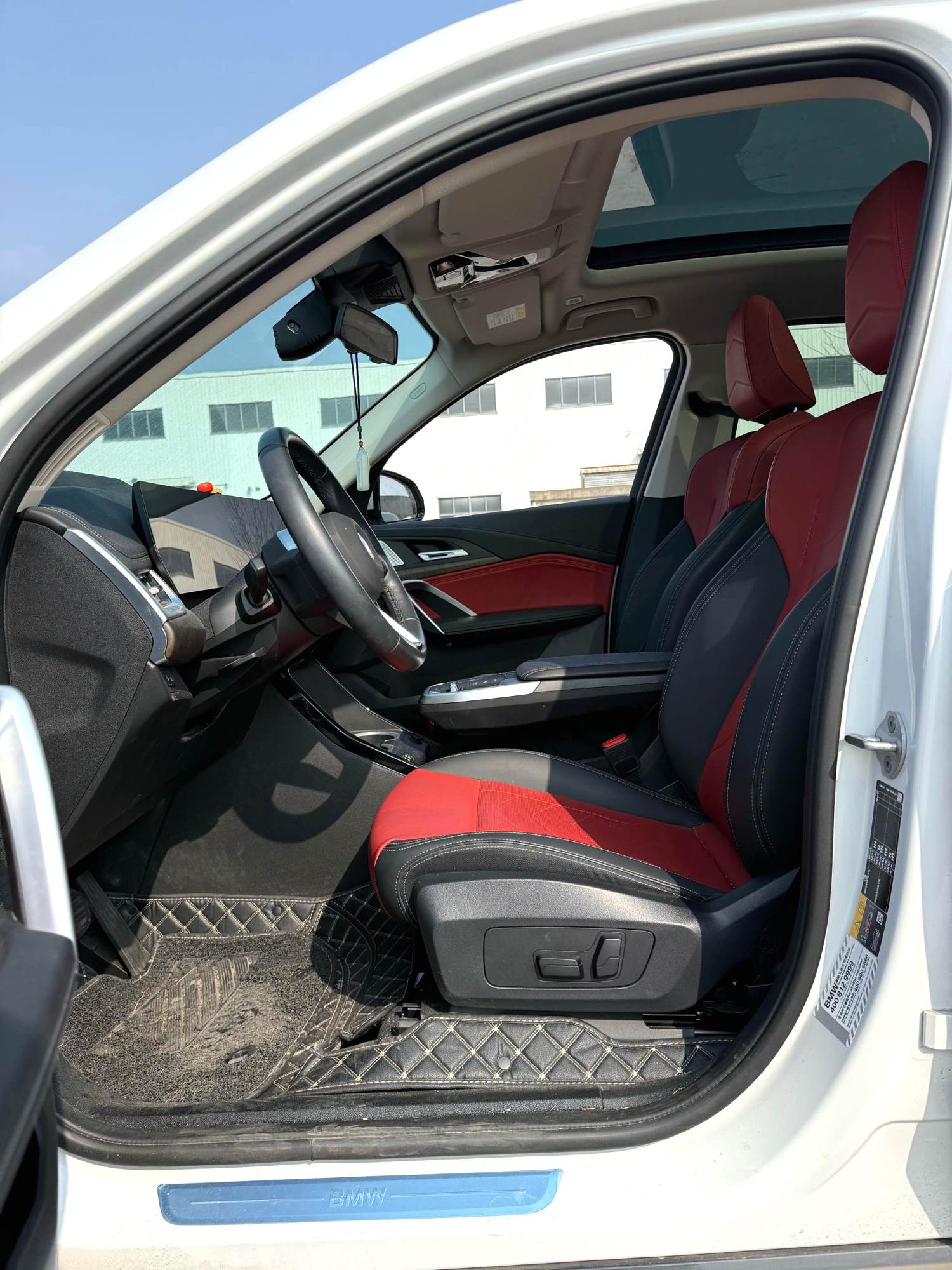 BMW iX1 2024 car image #7