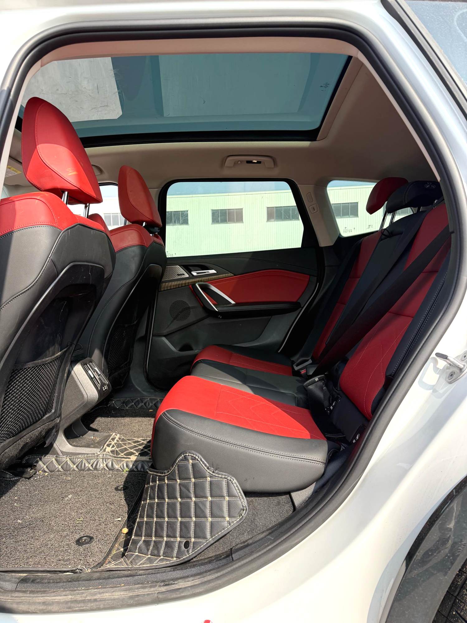 BMW iX1 2024 car image #8