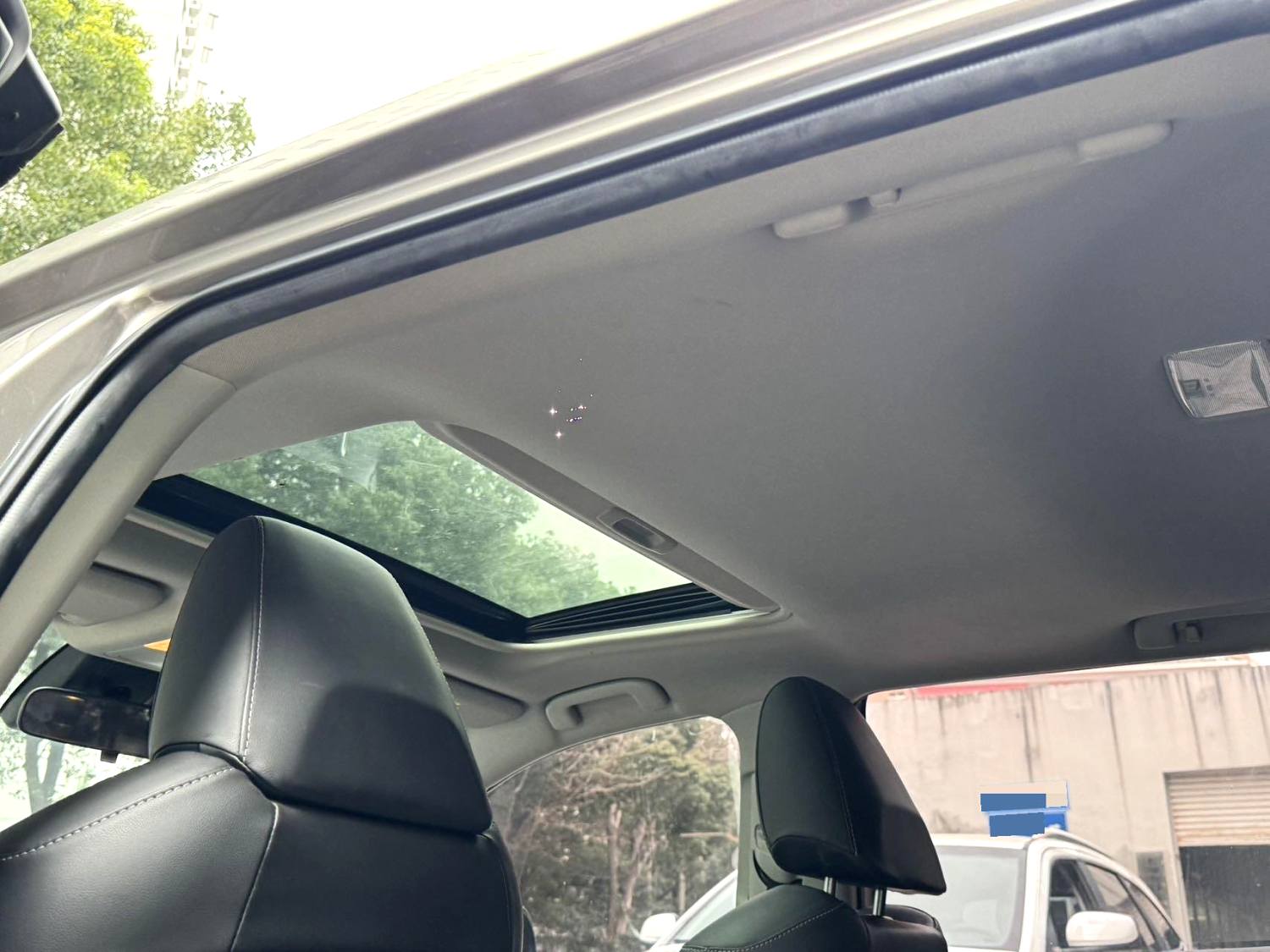 Toyota RAV4 2021 car image #2