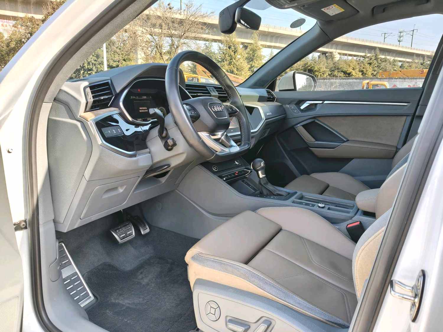 Audi Q3 2024 car image #8