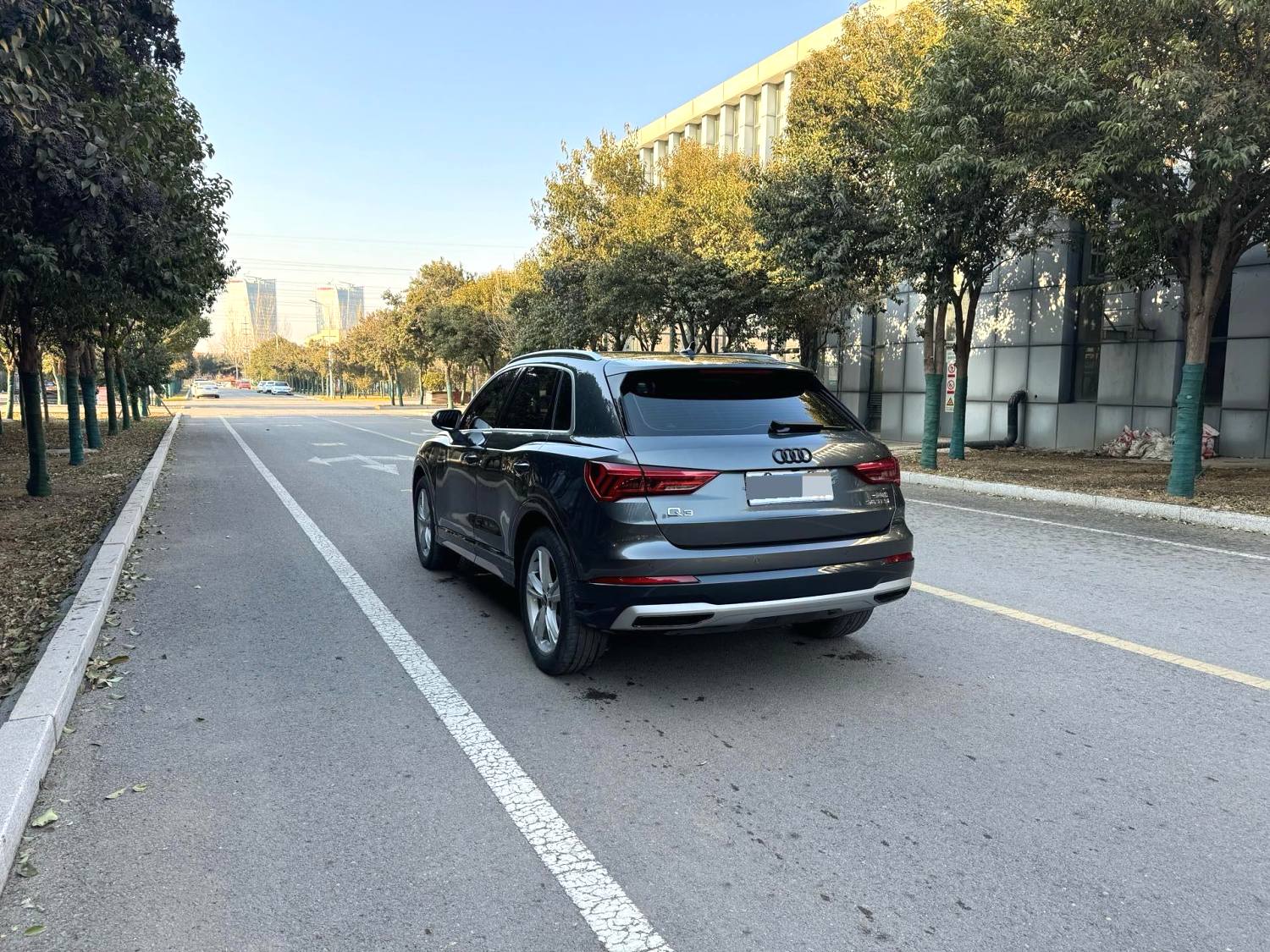 Audi Q3 2023 car image #5