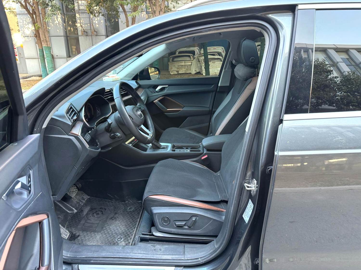 Audi Q3 2023 car image #4