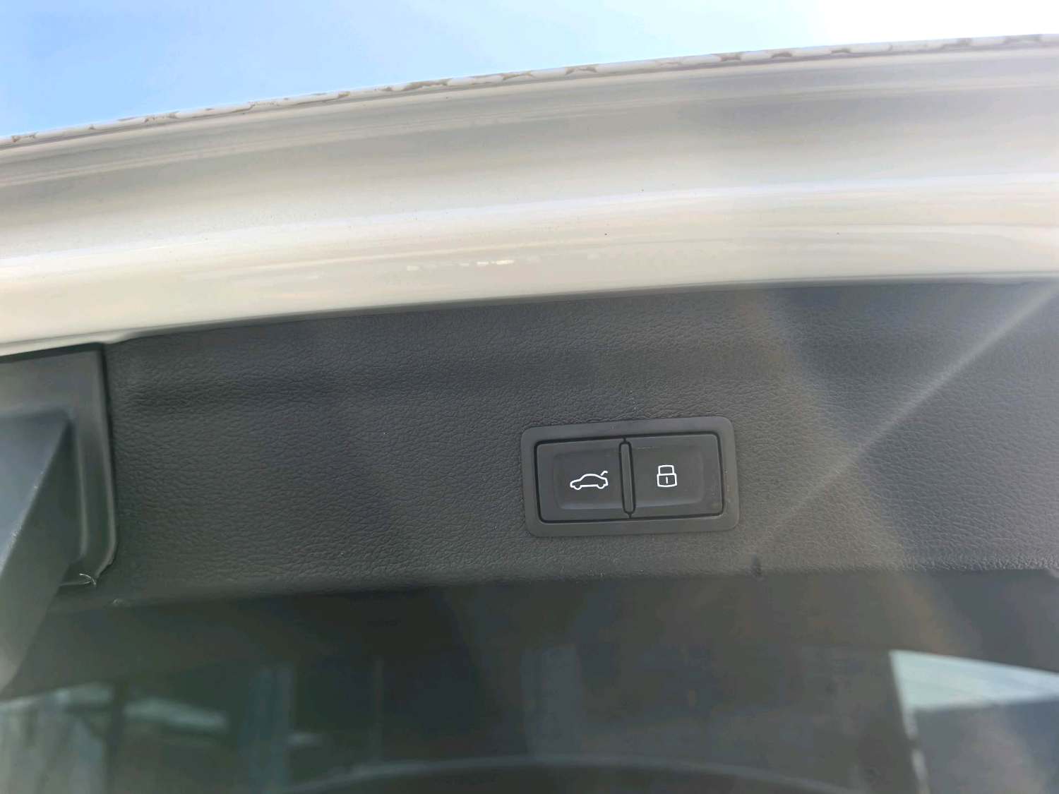 Audi Q3 2023 car image #2