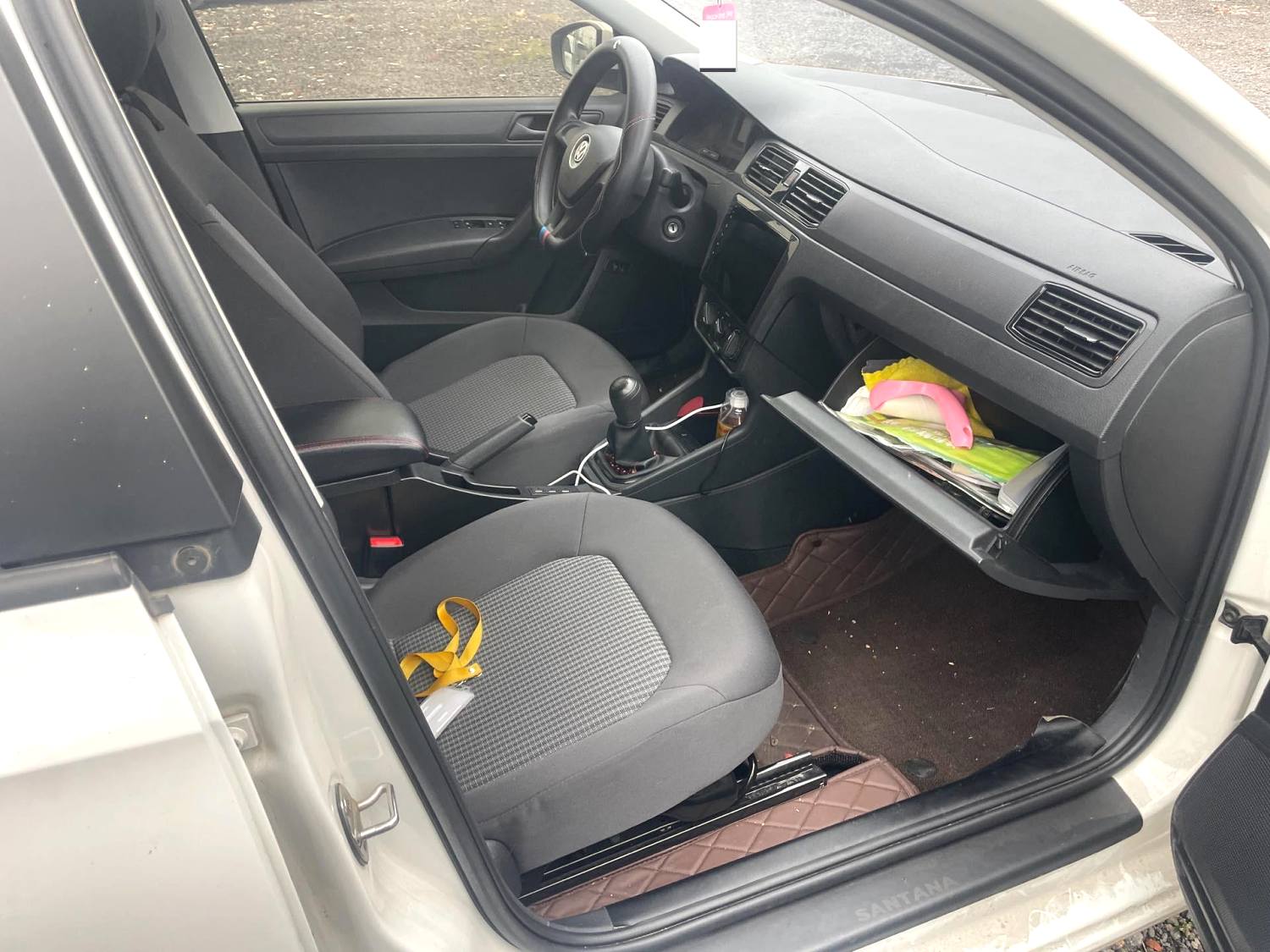 Volkswagen Santana 2023 car image #2