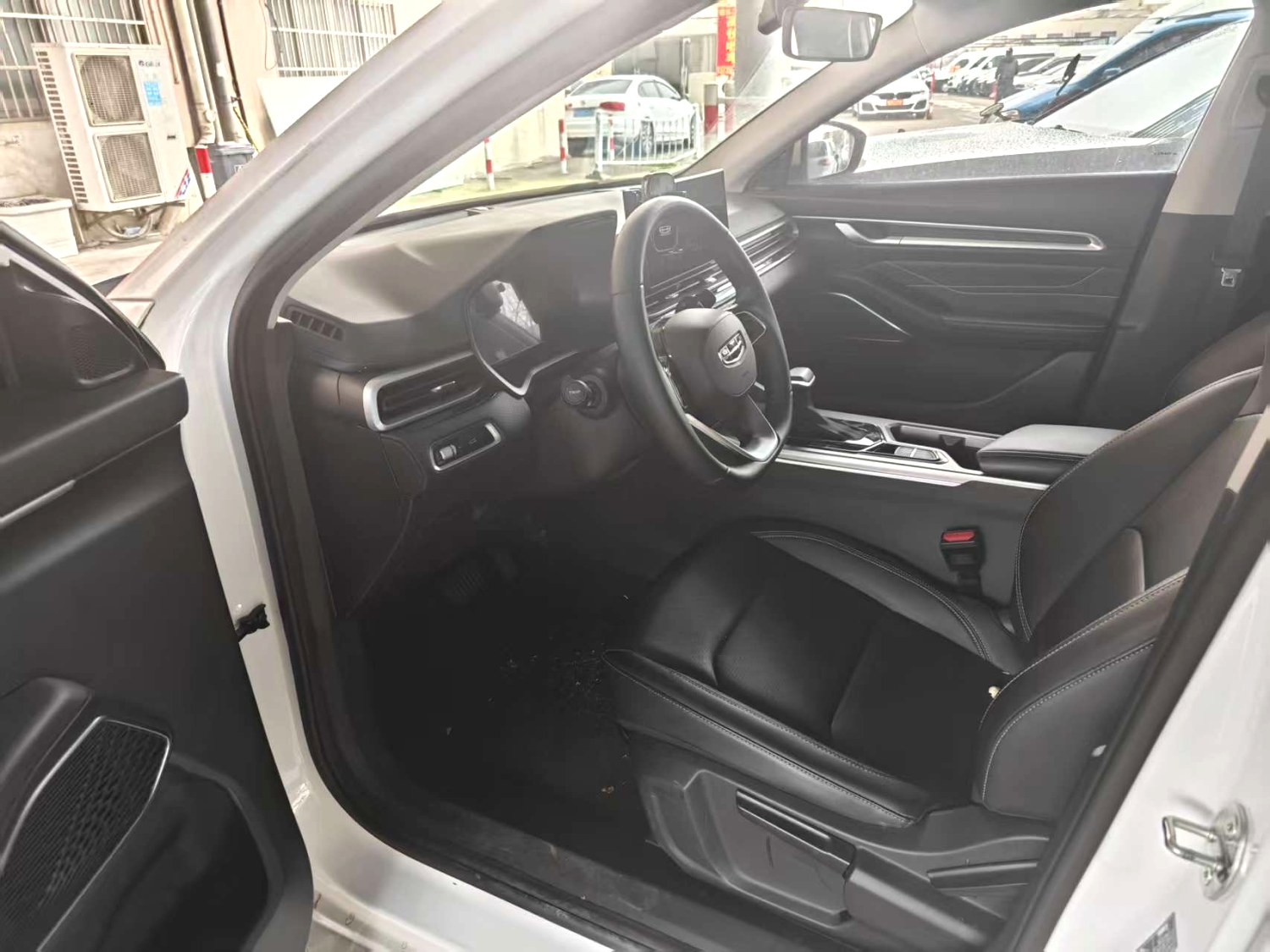 GEELY Emgrand 2024 car image #3