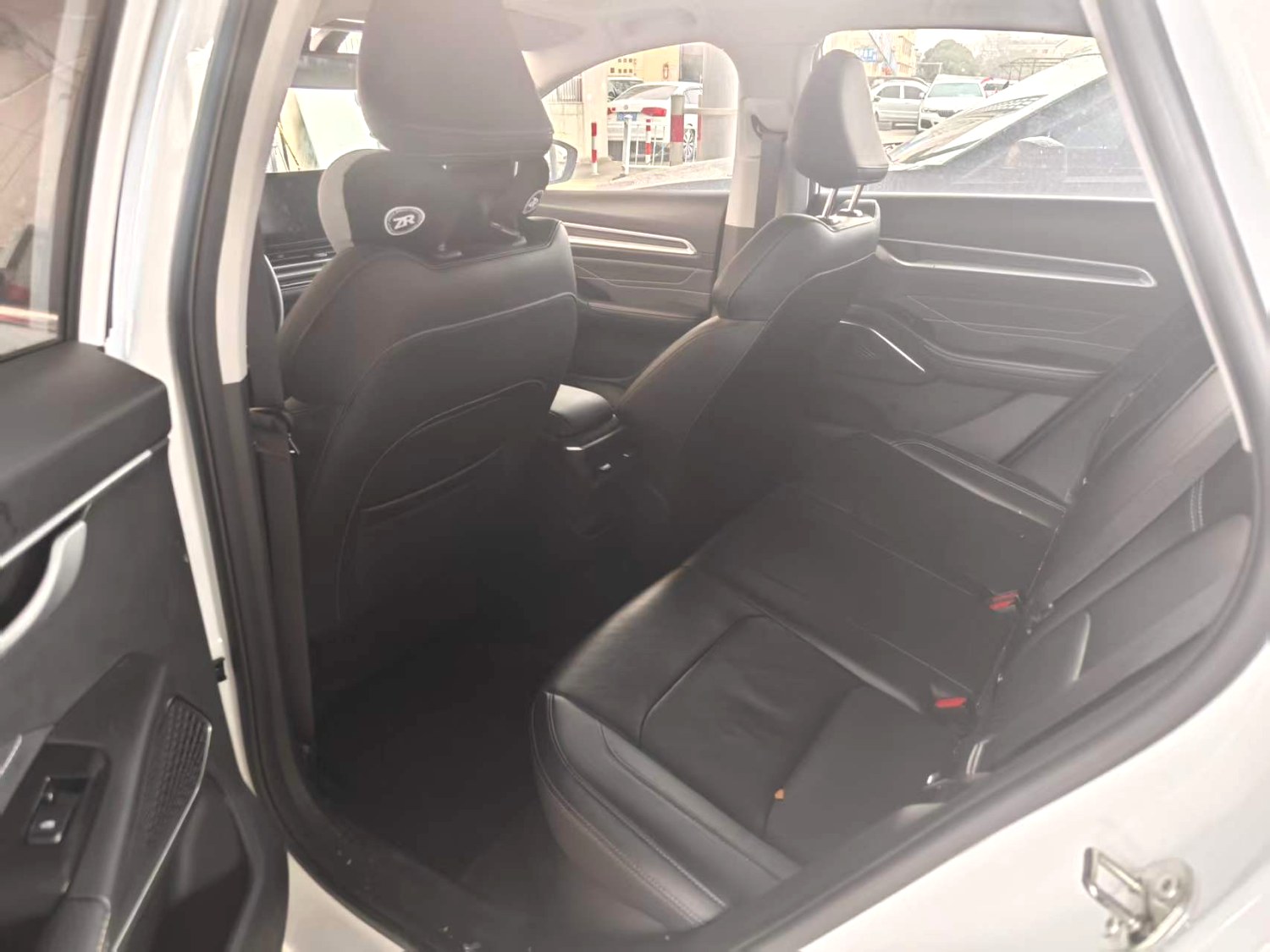 GEELY Emgrand 2024 car image #2