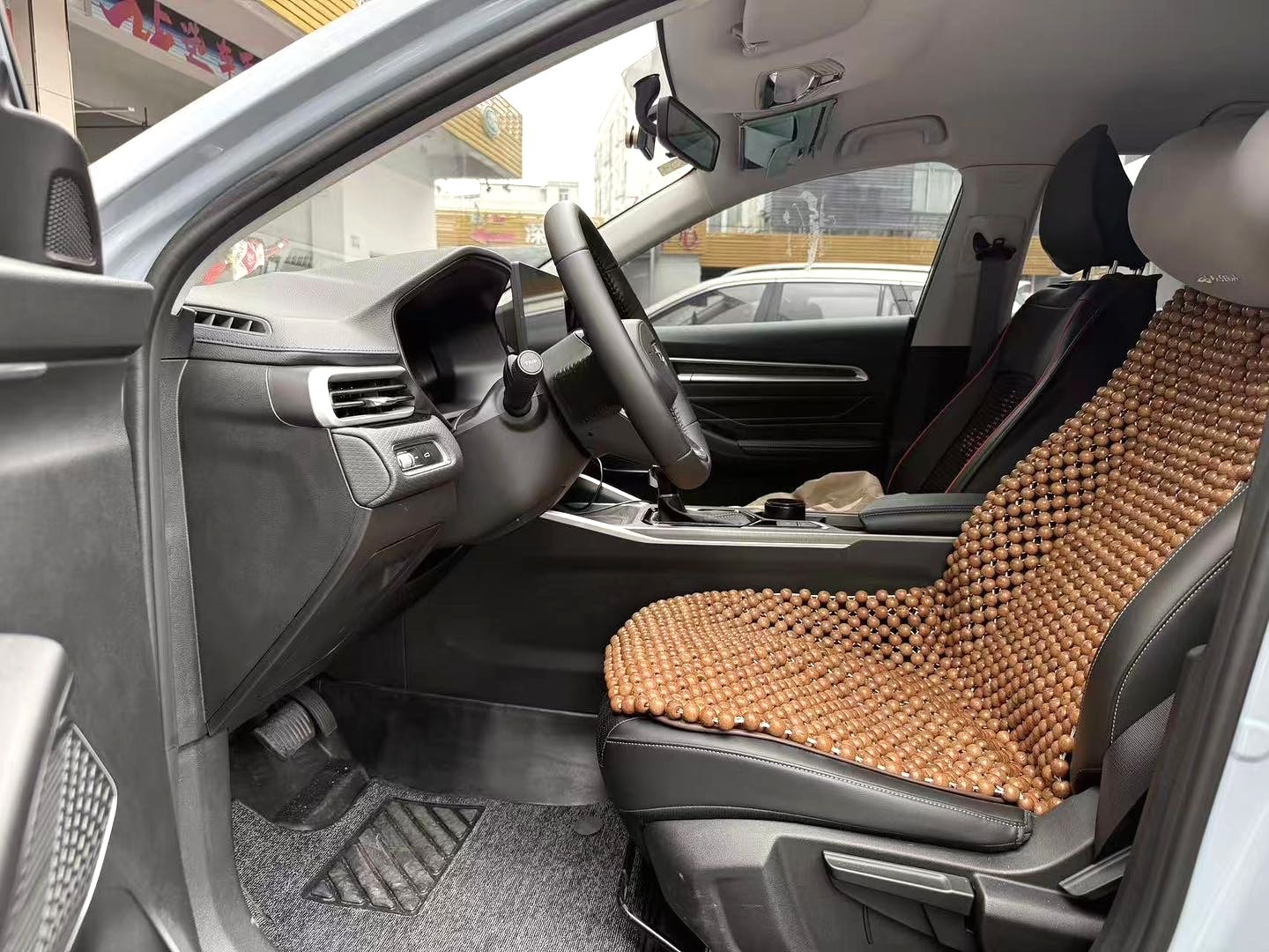 GEELY Emgrand 2023 car image #2