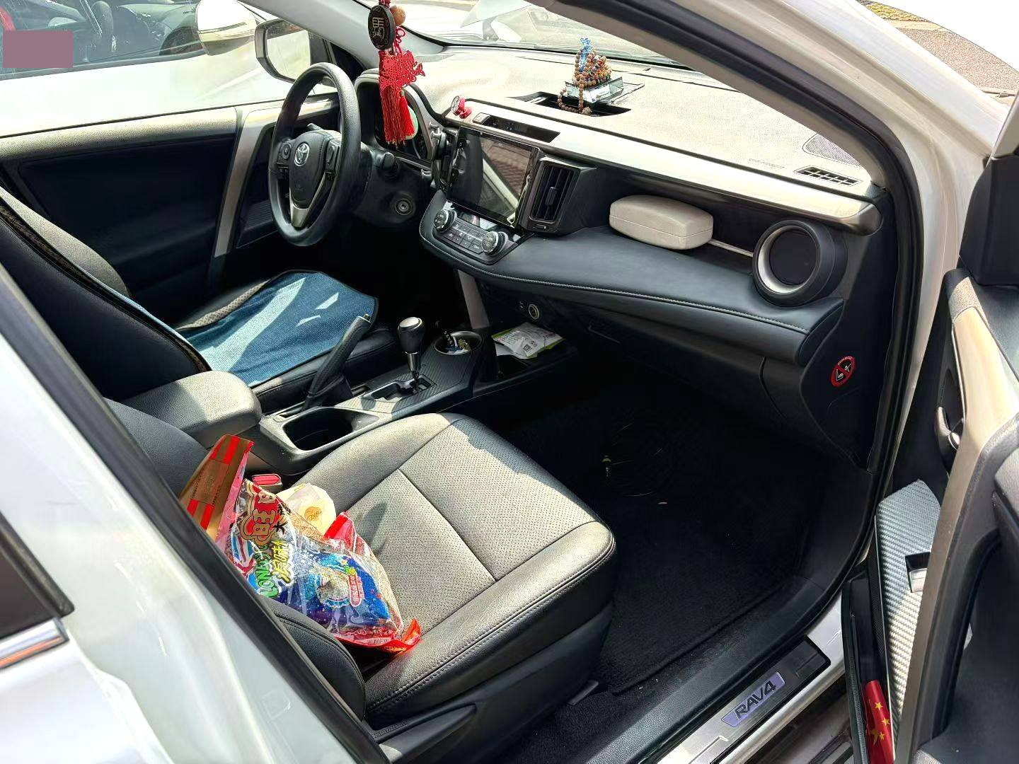 Toyota RAV4 2015 car image #3