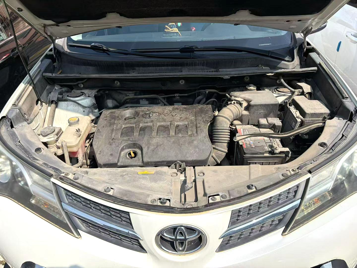 Toyota RAV4 2015 car image #2