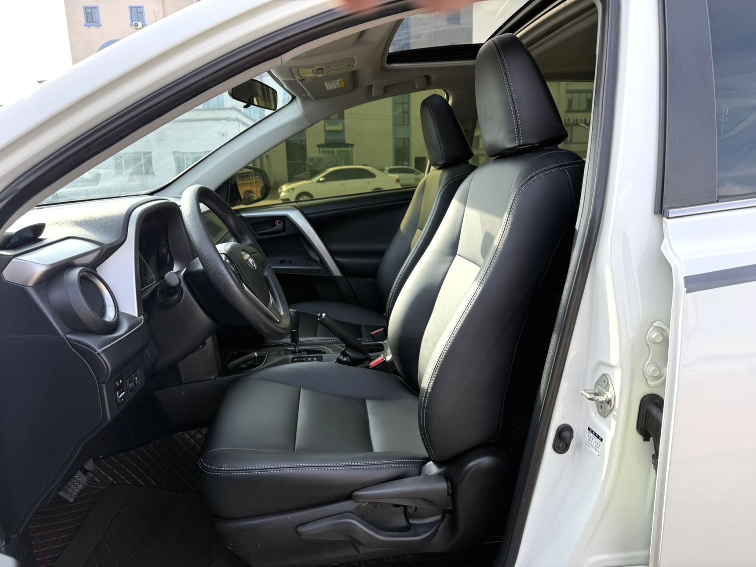 Toyota RAV4 2019 imagen de coche #5