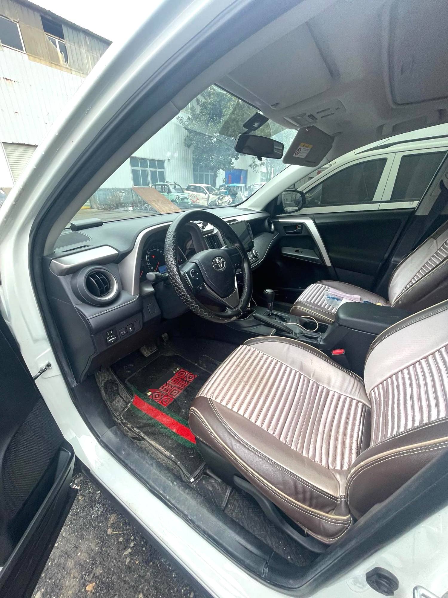 Toyota RAV4 2019 car image #2