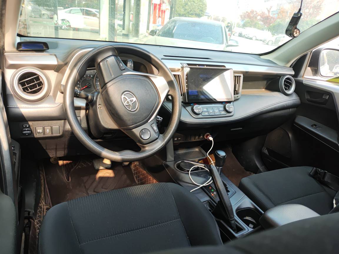 Toyota RAV4 2019 immagine di auto #6