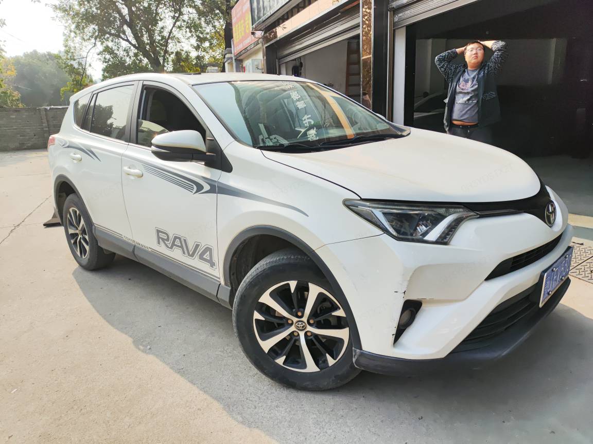 Toyota RAV4 2019 immagine di auto #8