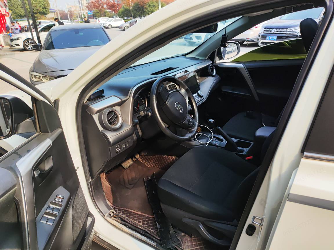 Toyota RAV4 2019 immagine di auto #5