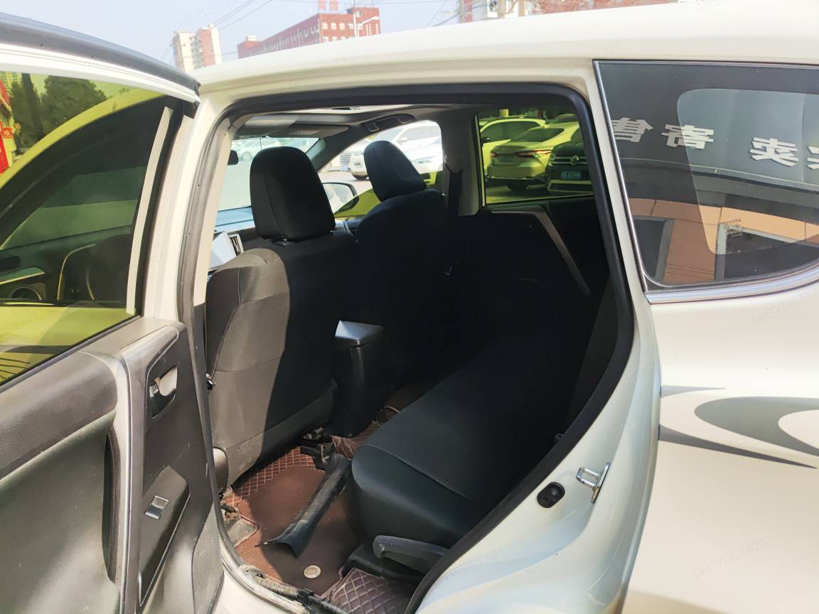 Toyota RAV4 2019 immagine di auto #7