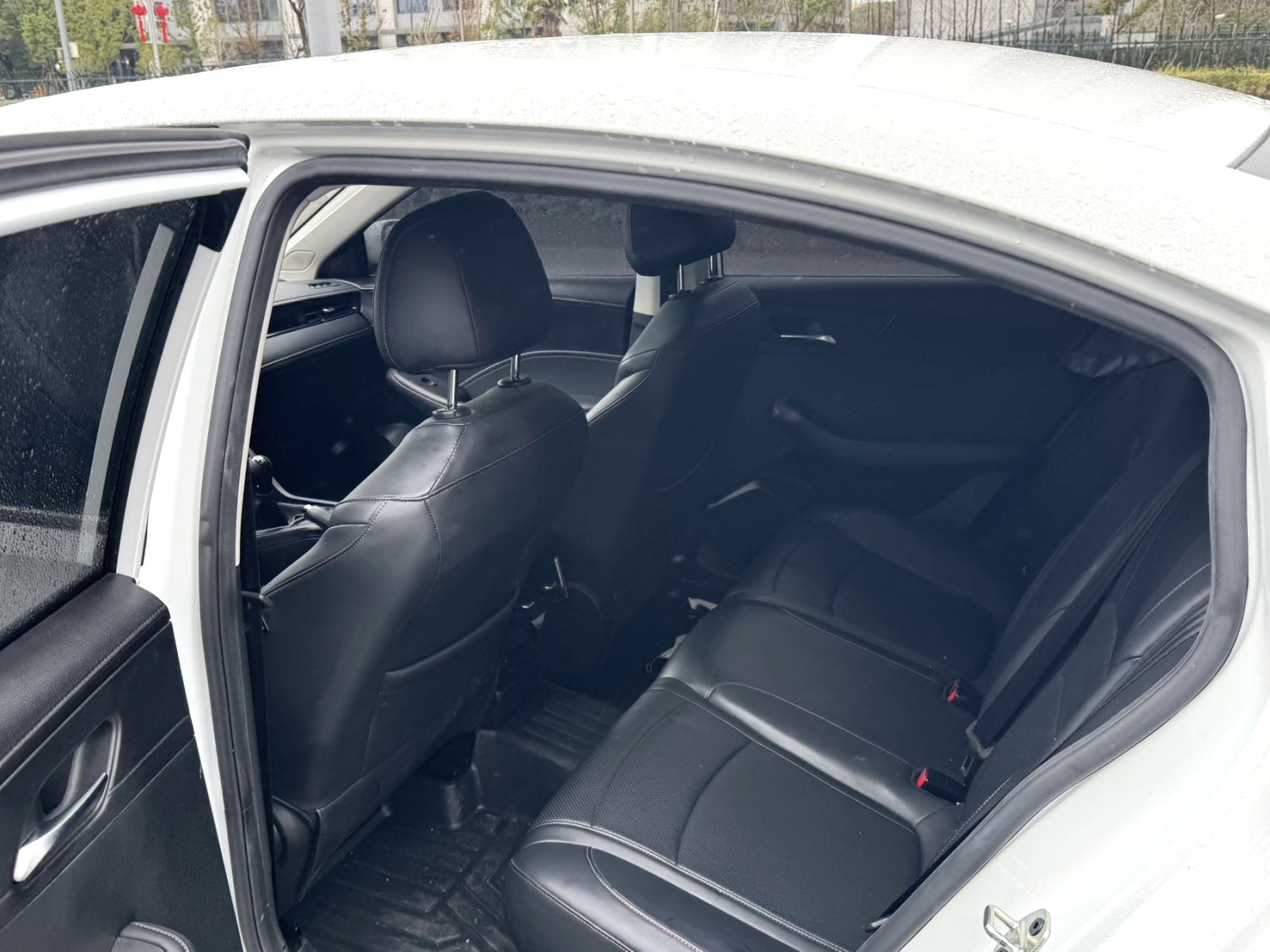 Roewe i5 2023 immagine di auto #2