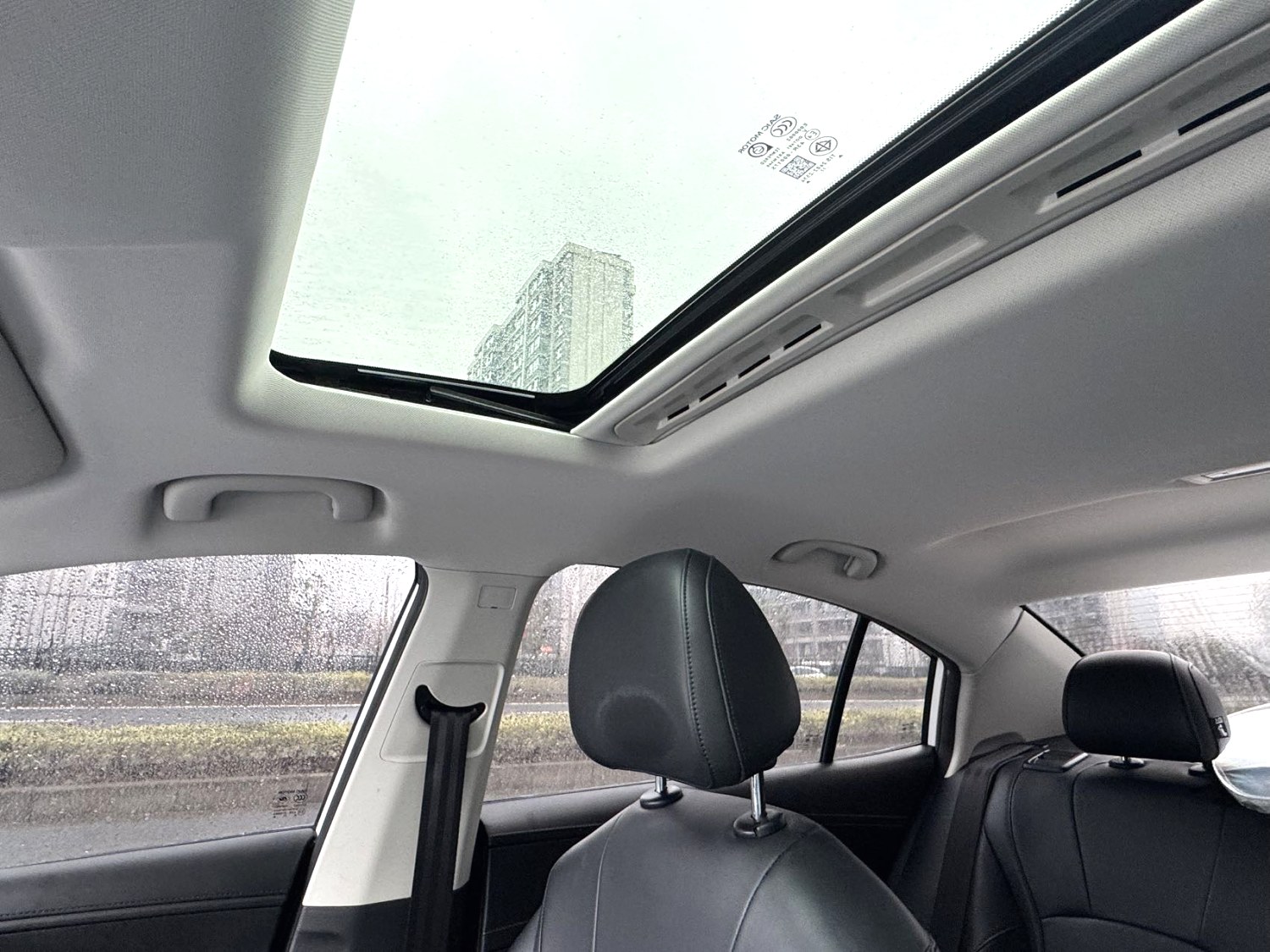 Roewe i5 2023 immagine di auto #6