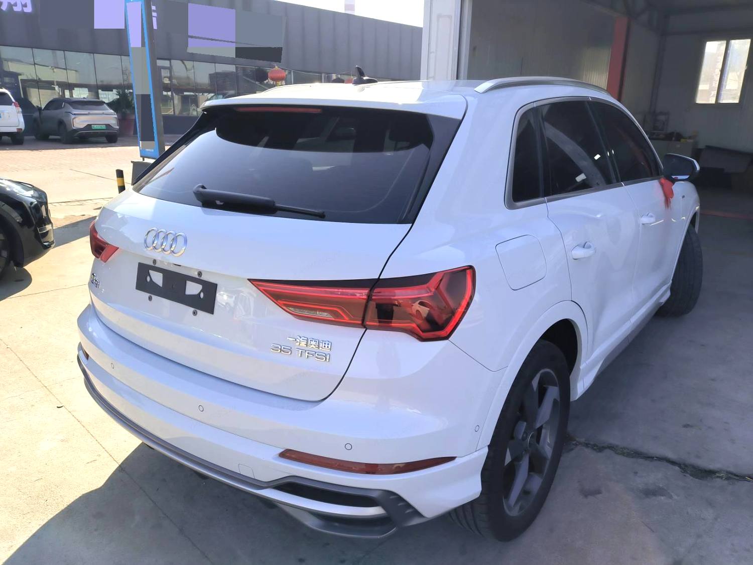 Audi Q3 2023 car image #7