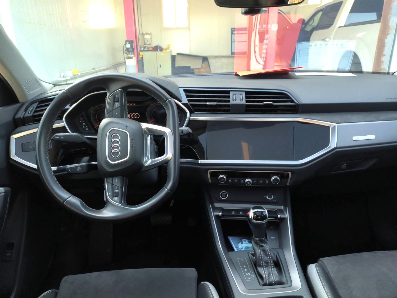 Audi Q3 2023 car image #5