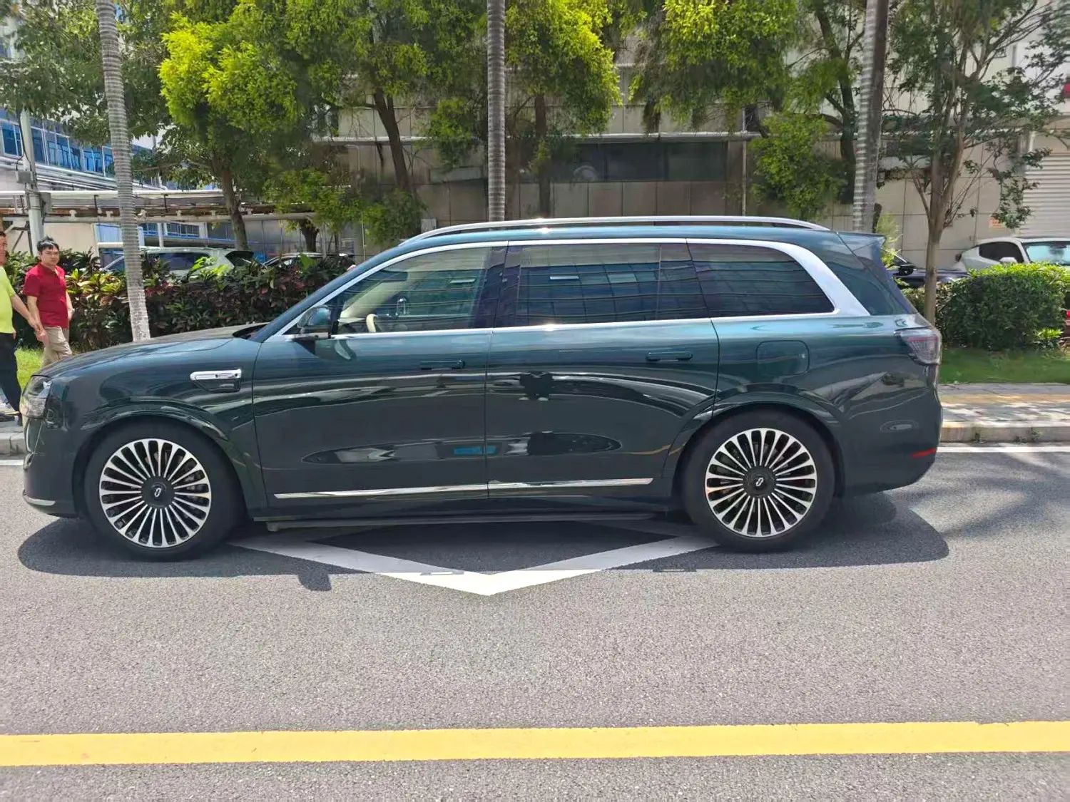 2025 car image #4