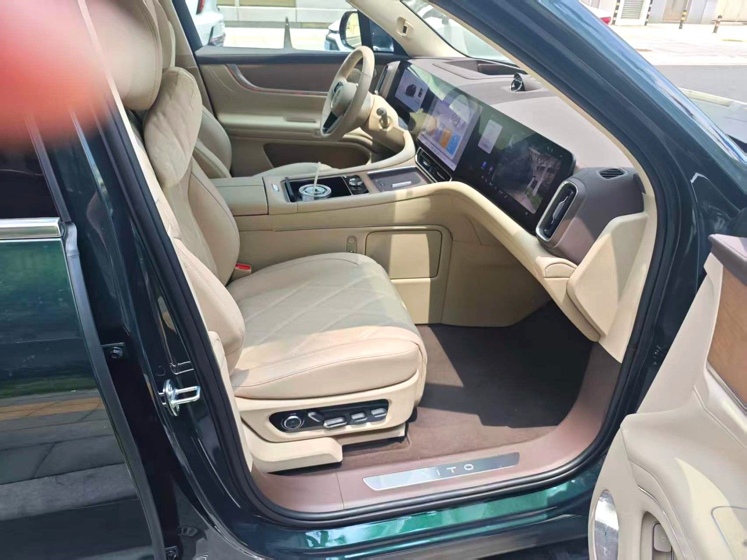 2025 car image #5