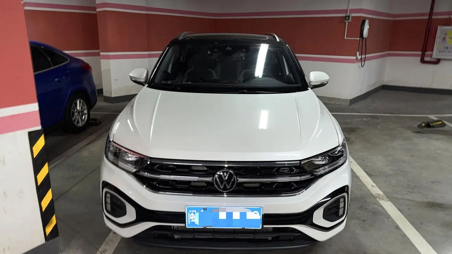 Volkswagen T-Roc 2023 imagen de coche #3