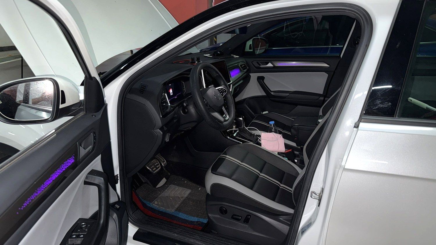 Volkswagen T-Roc 2023 imagen de coche #6